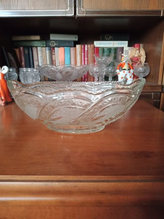 Продам вазы хрустальные большие