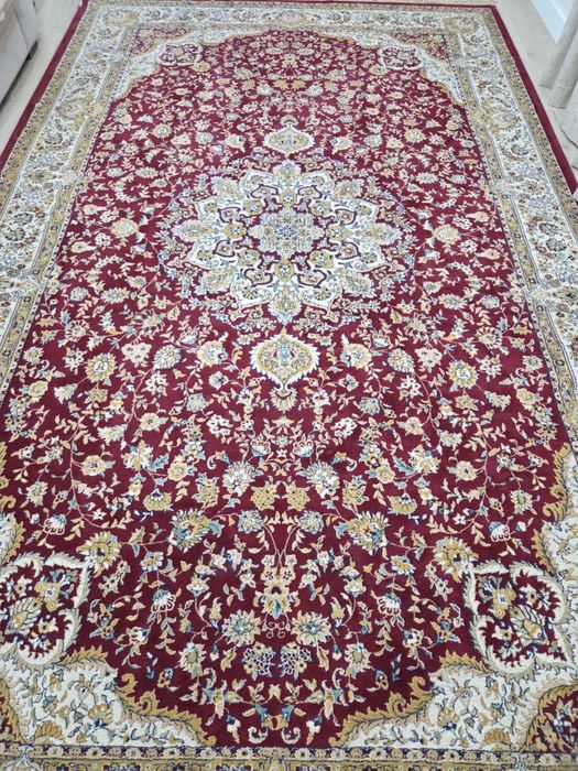 Продам стол со стульями ковер в подарок