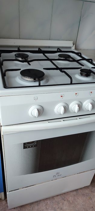 Продам газовую плиту