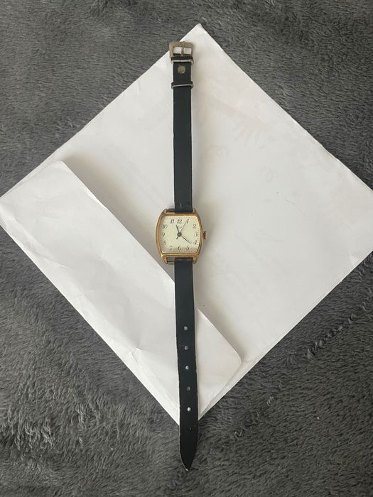Ceas Damâ vechi peste 40 de Ani în stare foarte bunâ de functionare . Ceas mechanik