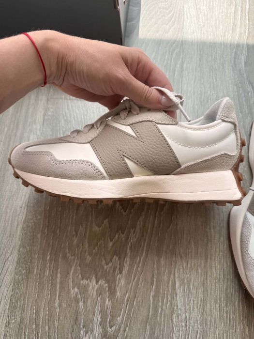 Нови дамски маратонки New Balance 327