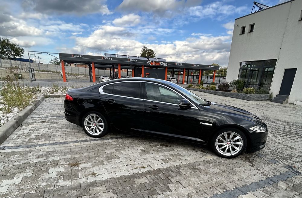Jaguar XF Luxury