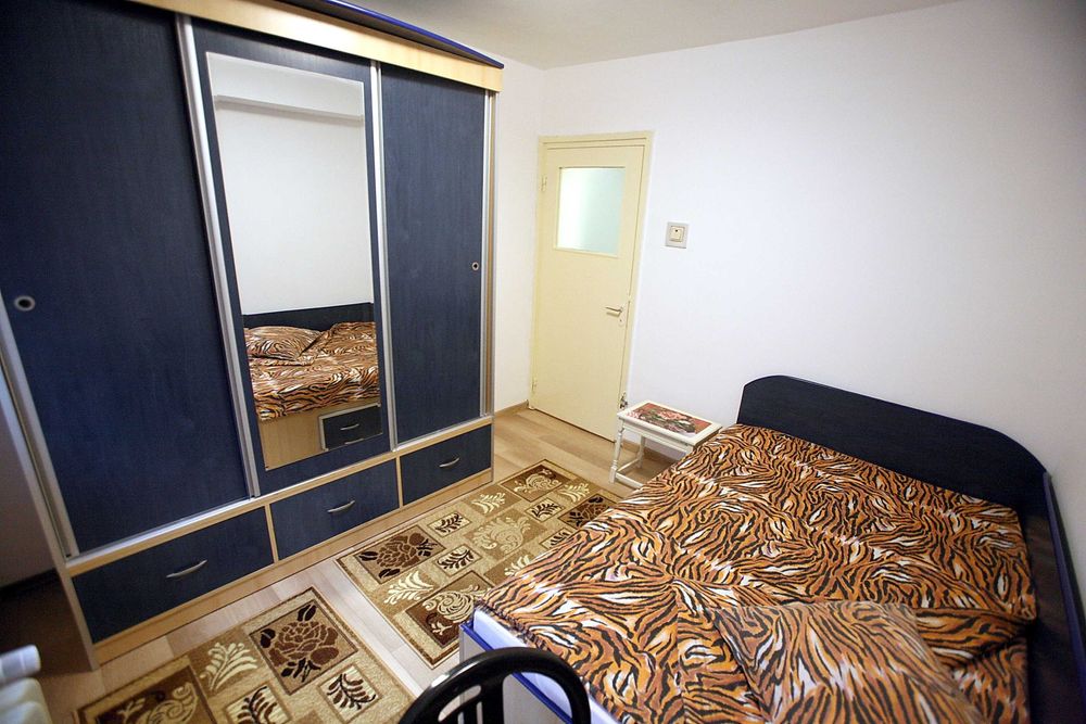 Apartament  3  camere de inchiriat , zona Drumul Taberei -Raul Doamnei suprafata utila 61 m, bloc 4 etaje