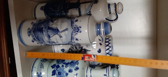 Вази и сервиз за кафе