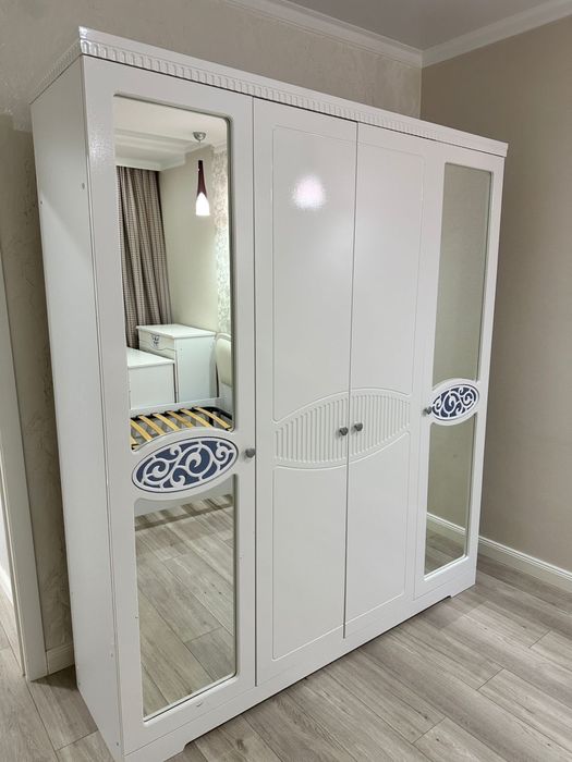 Продам комплект мебели