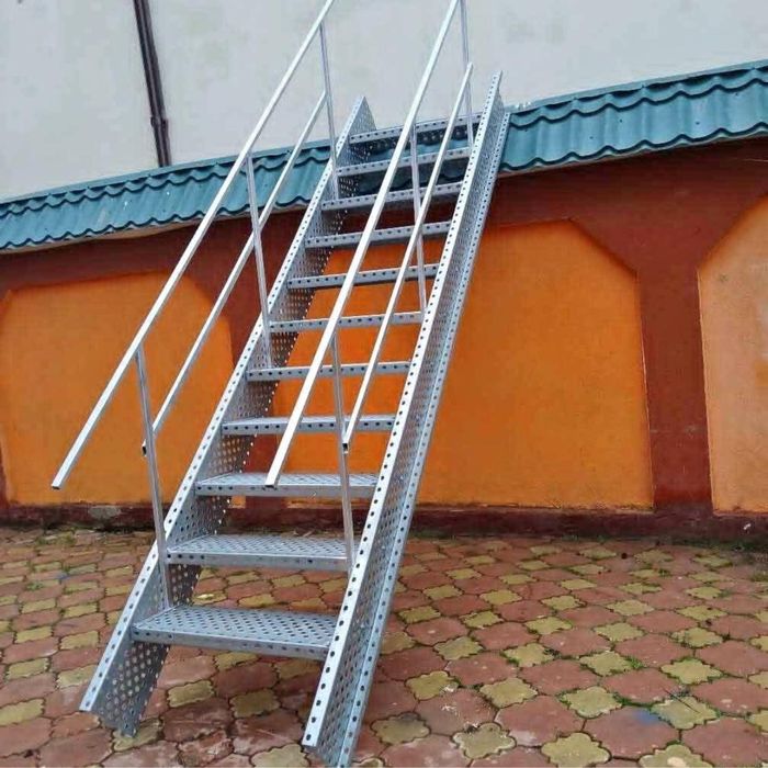 Scari zincate de exterior
