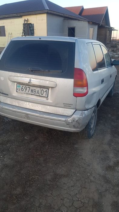 Митсубиси Спейс стар