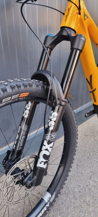 Set Furca+Shock FOX Performance Elite de pe YT Capra