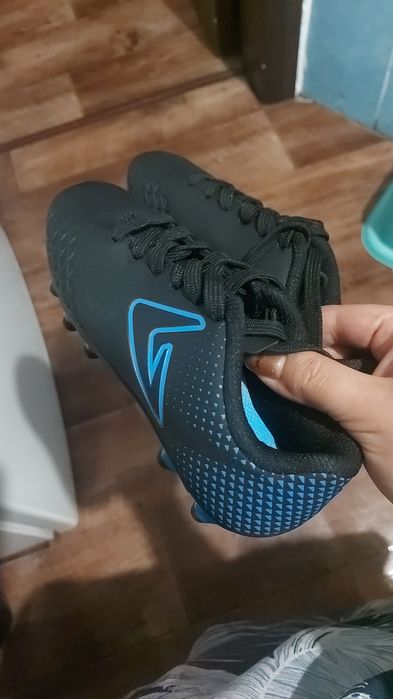 Кеды с шипами для футбола