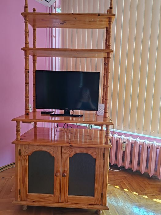 Много функционална и запазена етажерка
