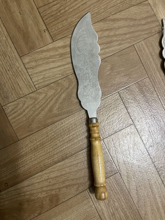 Нож резной с деревянной ручкой