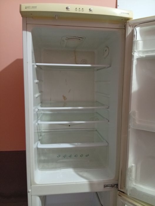 Haladilnik ishlashi yaxshi srochna sotiladi