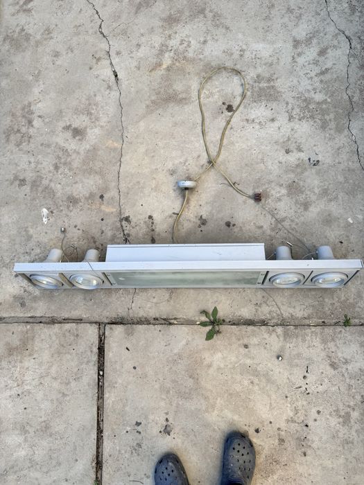 Светильник люстра с треками