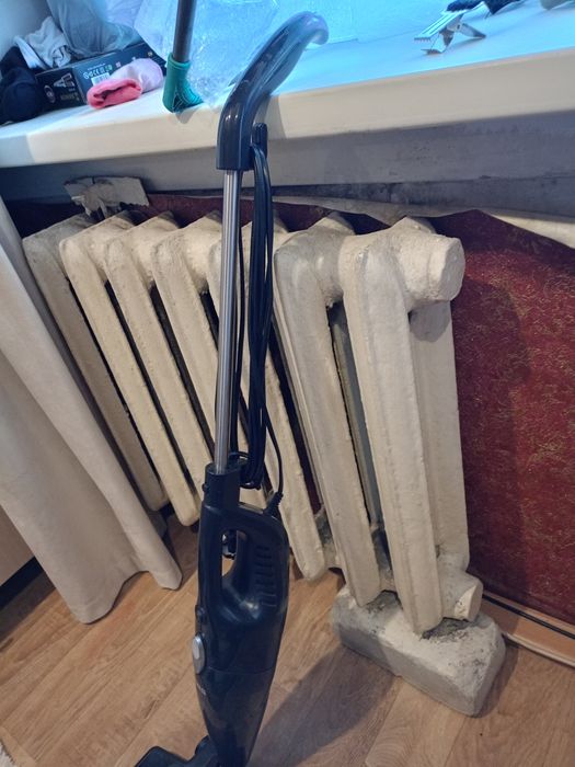 Продам пылесос вертикальный.