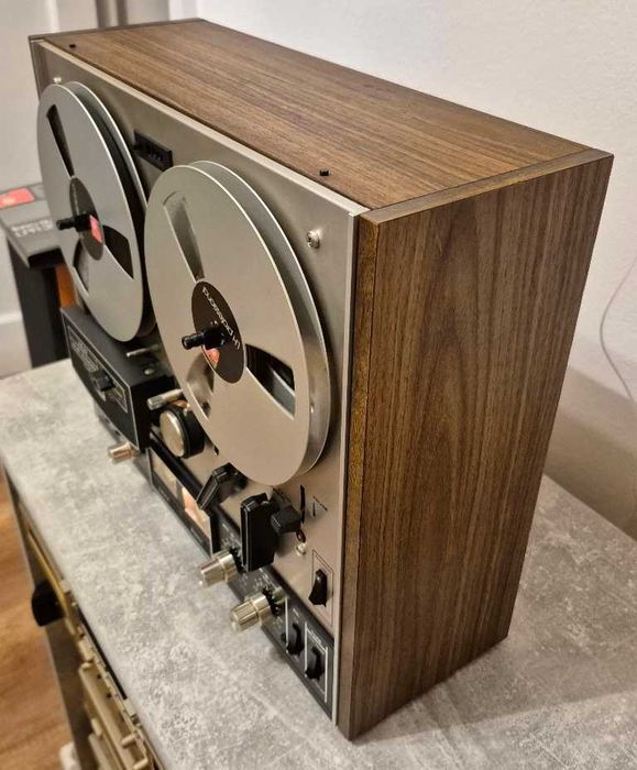 Vand magnetofon AKAI GX 4400D in stare foarte foarte buna !