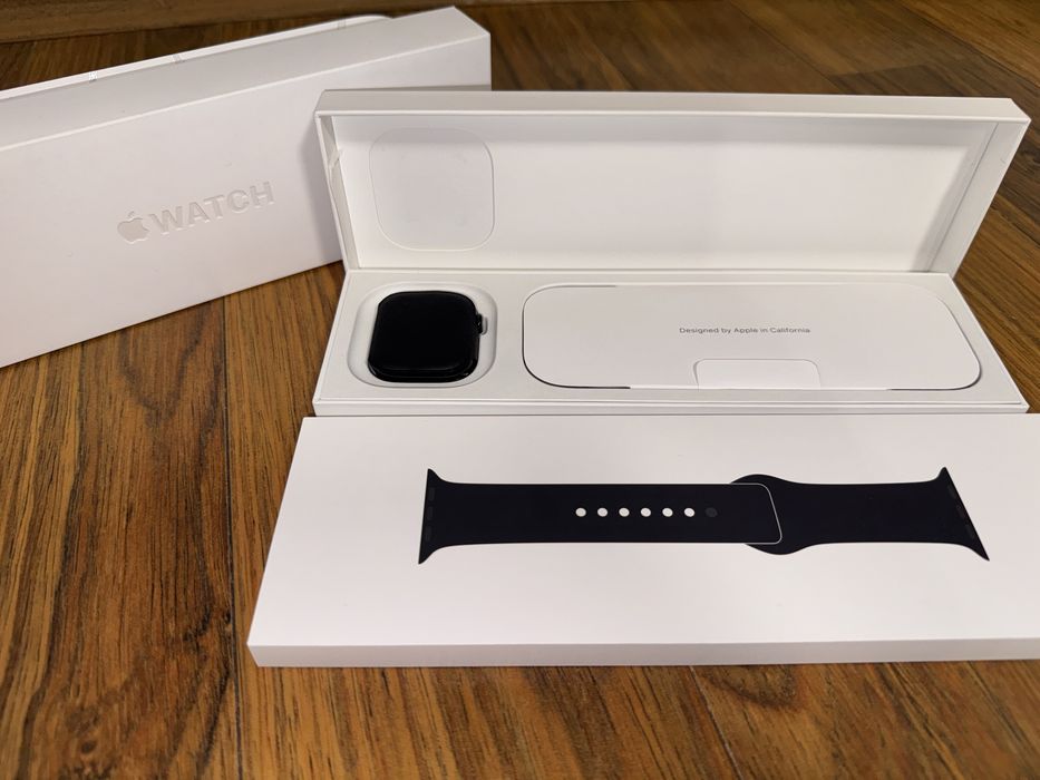 ЧИСТО НОВ Apple Watch S11, CELL, Jet Black