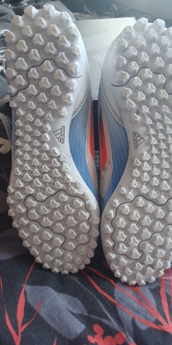 Стоножки за момче, Адидас