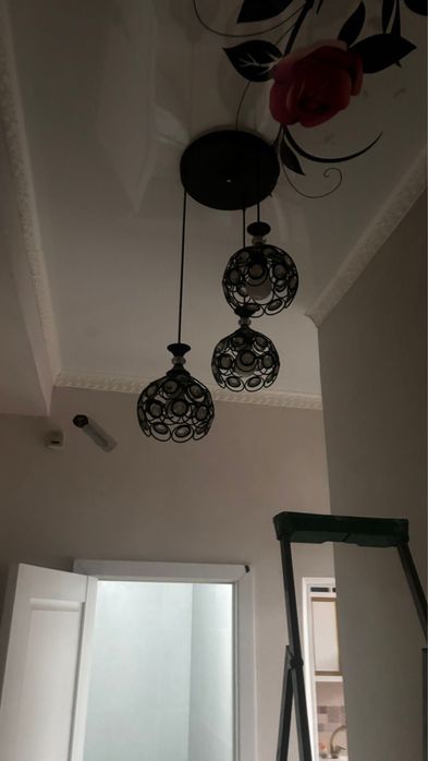 Продам люстры в идельном состояний