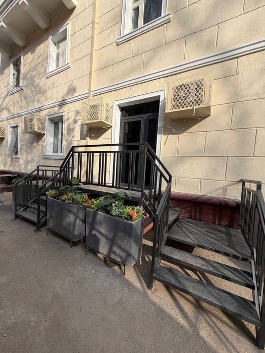 Сдаётся в аренду под офис Шота Руставели вдоль дороги