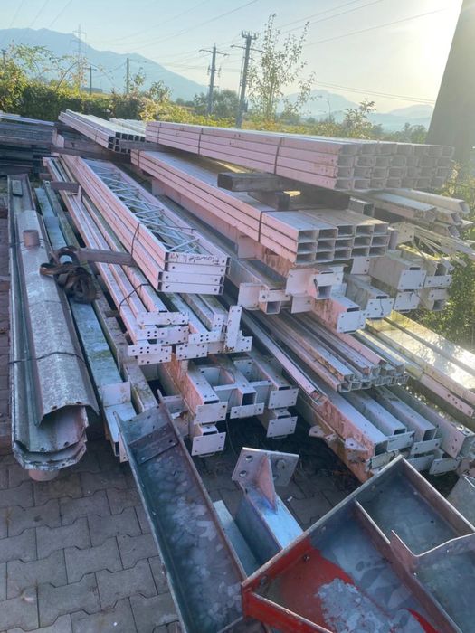 Vand 2 structuri metalice pt hale