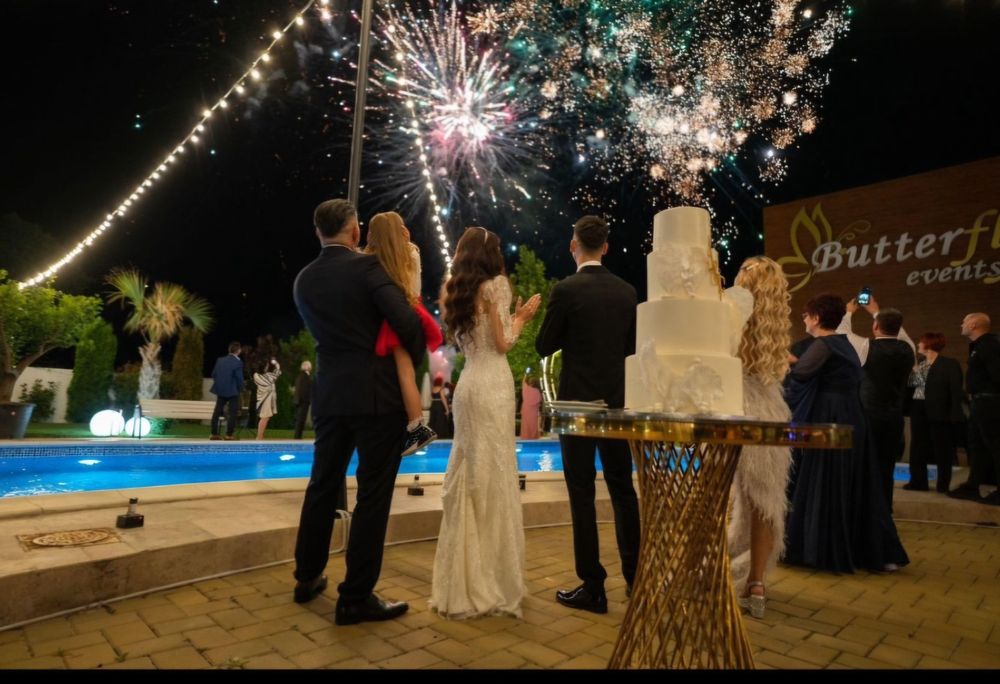 Fum greu/ gheata carbonica/ artificii exterior /porumbei