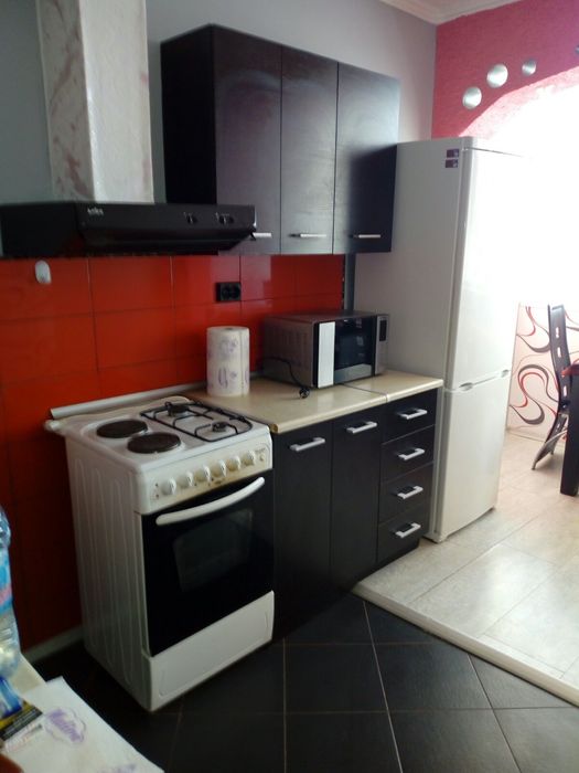 Дава се под наем Двустаен апартамент в Ямбол, Аврен - 70 кв.м за 255 € - Снимка #1