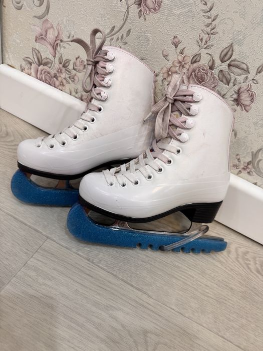 Продам коньки для фигурного катания