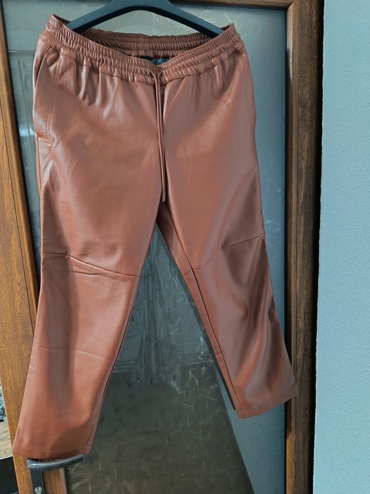 Pantaloni imitație de piele mărimea 40