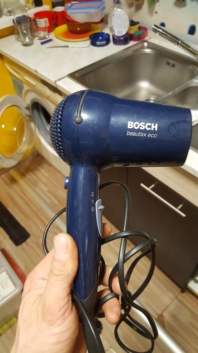 Продавам сешоари и машинки за бръснене и подстригване.