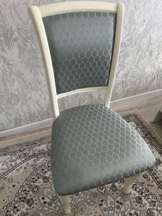 Продам кровать и стулья