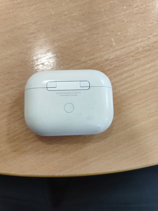 Продаю airpods pro 1 оригинал