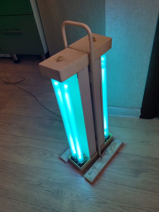 Ультрафиолетовая лампа.