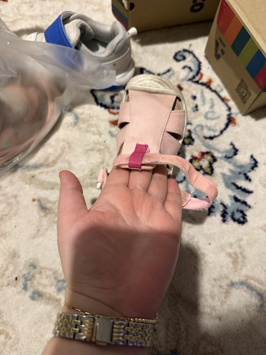 Продам детскую обувь