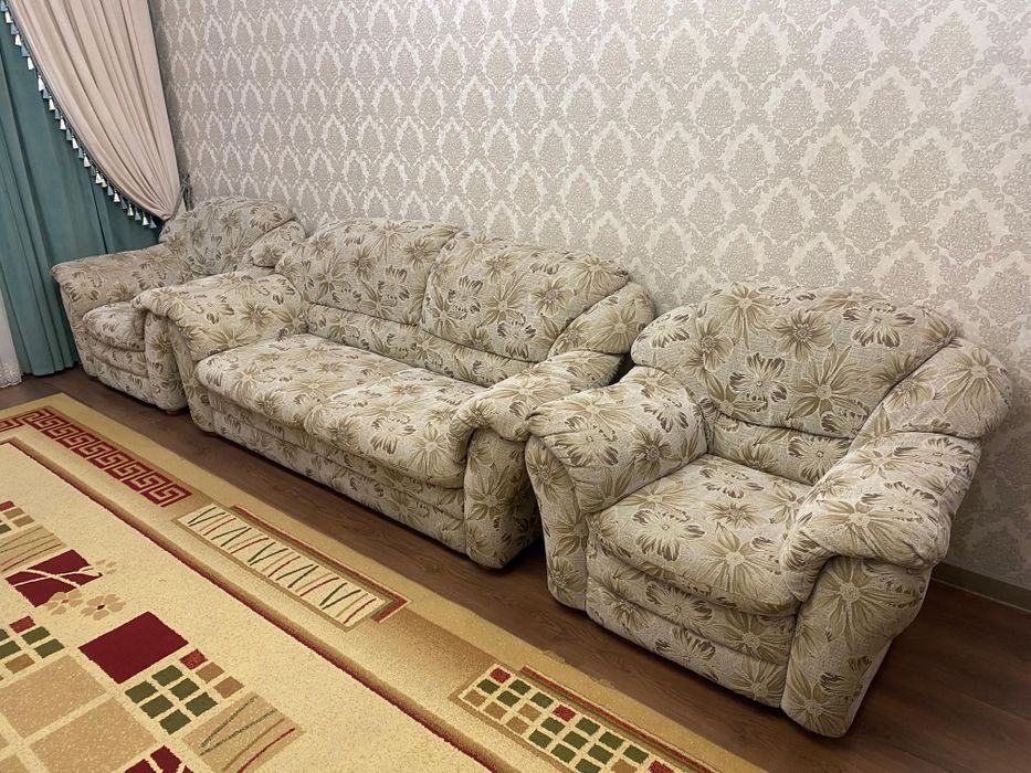 Продам белорусский диван с креслами