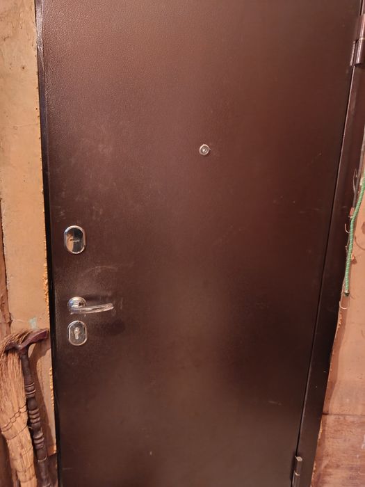 Продам железную дверь недорого