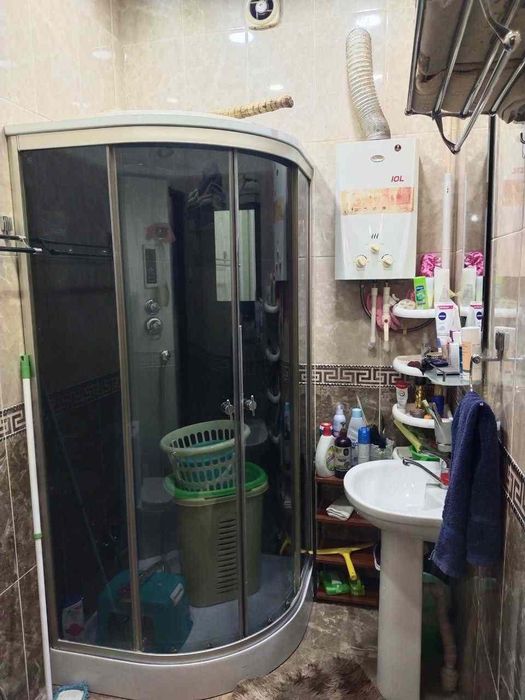 Ташкентская область город чирчик Тройцк
Продаётся #2ком 1этаж середин