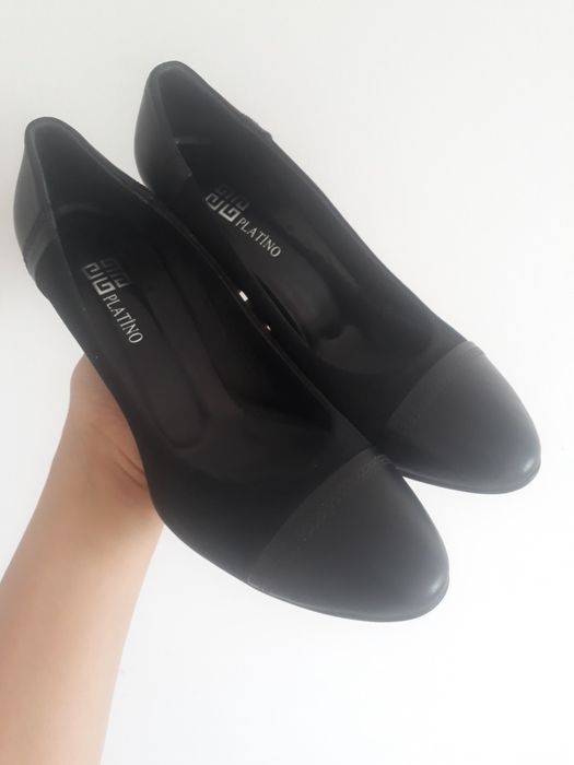 Шикарные туфли 39 размера