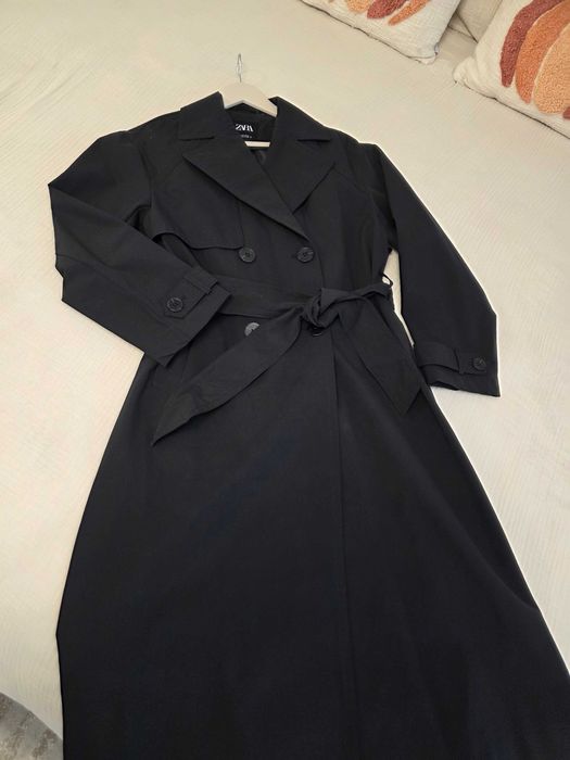Черен тренчкот Zara