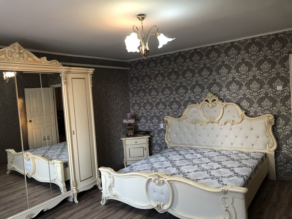 Продам спальный гарнитур