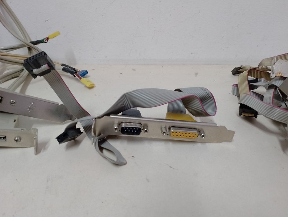 Допълнителни портове и различни карти за настолни комптри