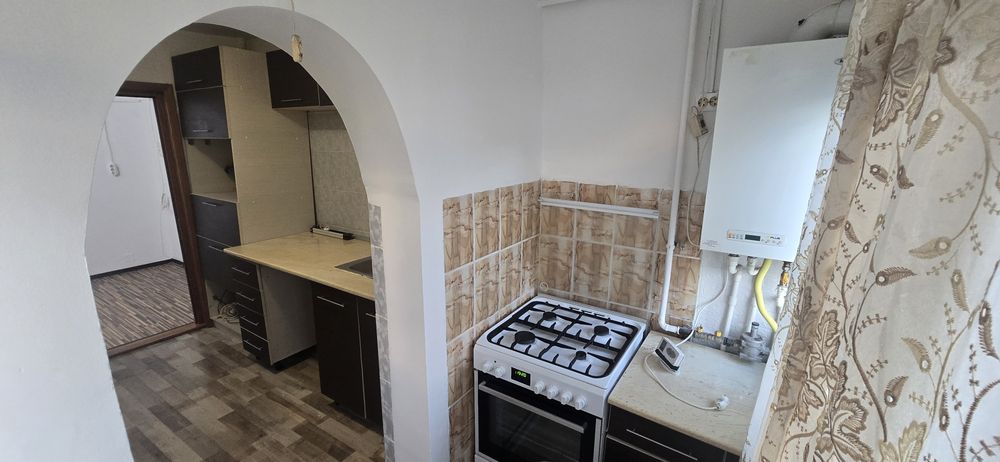 Vand apartament 2 camere - Barlad zona ultracentrală