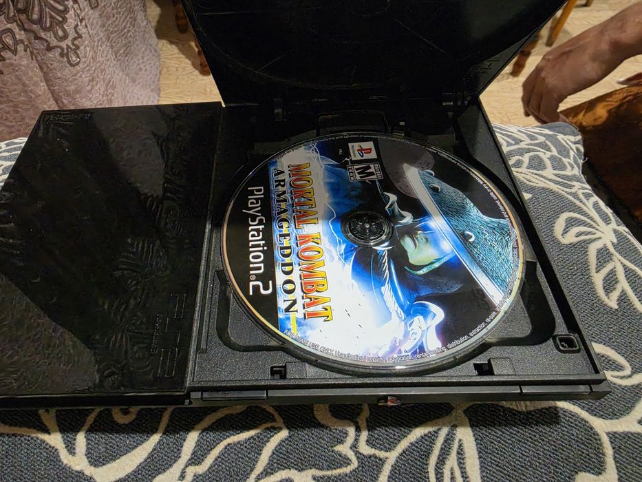 Продам пс2 слим с джостиком и играми