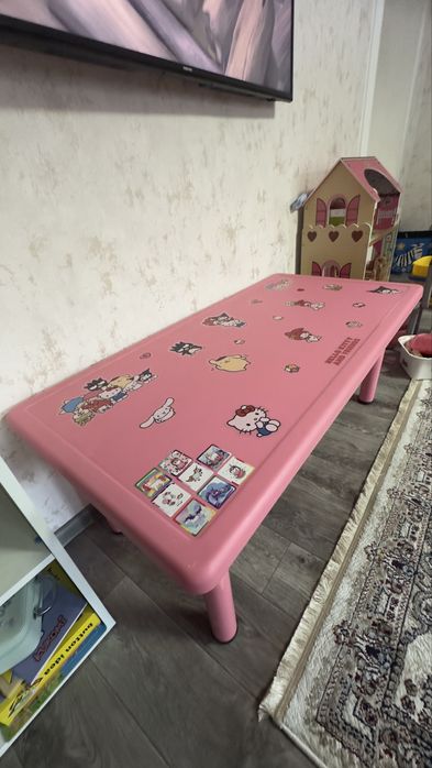 Продам детский стол и стеллаж