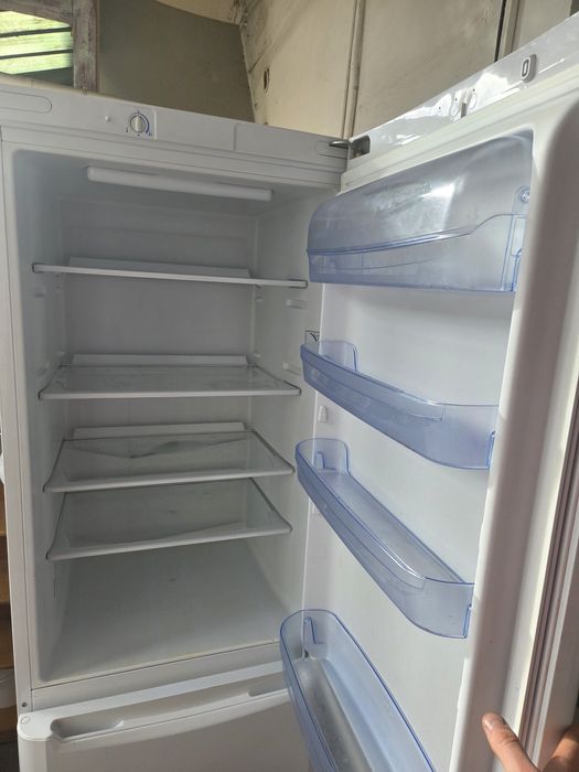 Combina frigorifică Indesit