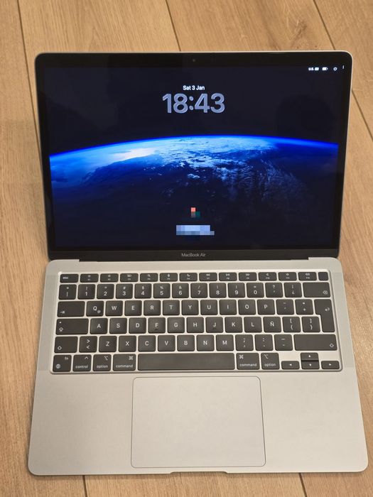 Macbook air 13 инча, M1, 21 цикъла на батерията