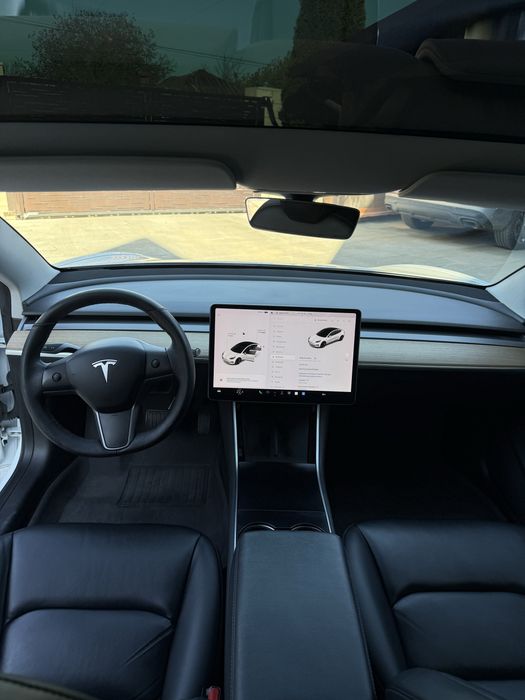 Tesla Model 3 SR+ masina electrica superba