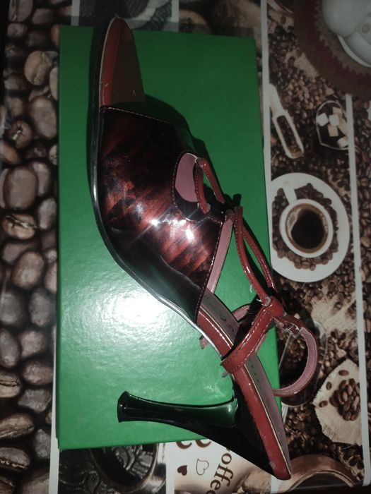 Продам босоножки