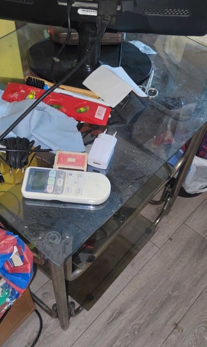 Маси със стъклен плот, маси с колелца