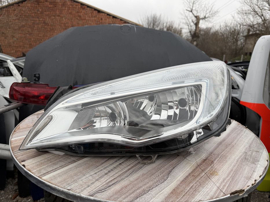 Фар Opel Astra J