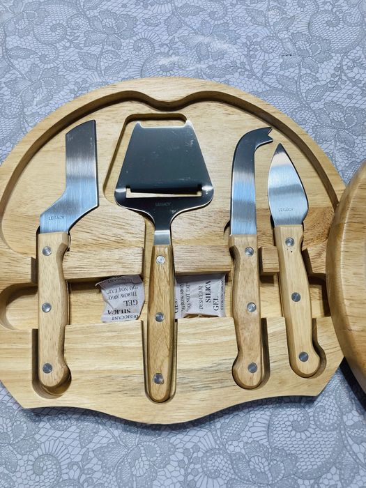 Set pt servit branzeturi